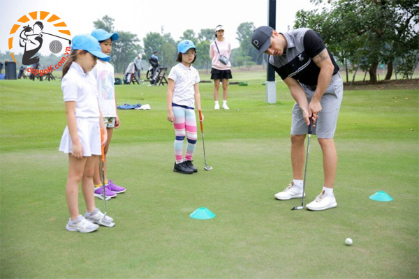 dạy cách chơi golf cho trẻ em