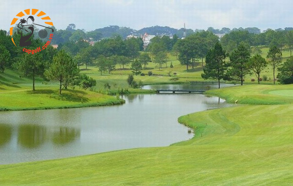 sân golf Đà Lạt Palace đạt tiêu chuẩn quốc tế sân golf 18 lỗ